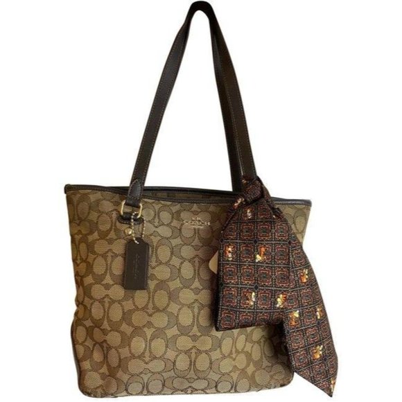 coach w all over logo w add on pooh beige brown ja - Picture 1 of 12